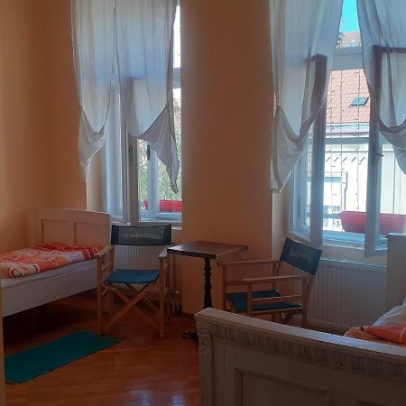 B&B Lakis&Takis Novi Sad Buitenkant foto