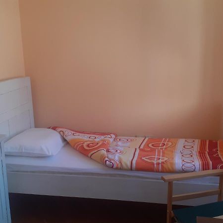 B&B Lakis&Takis Novi Sad Buitenkant foto