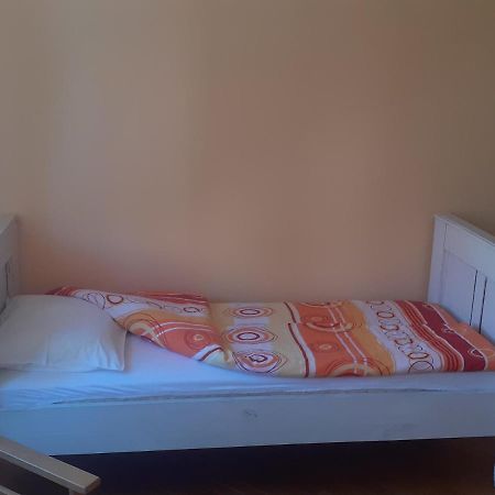 B&B Lakis&Takis Novi Sad Buitenkant foto