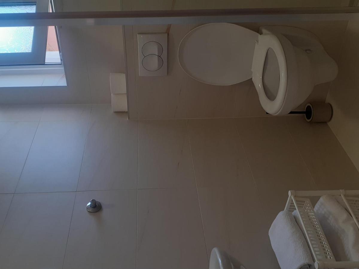 B&B Lakis&Takis Novi Sad Buitenkant foto