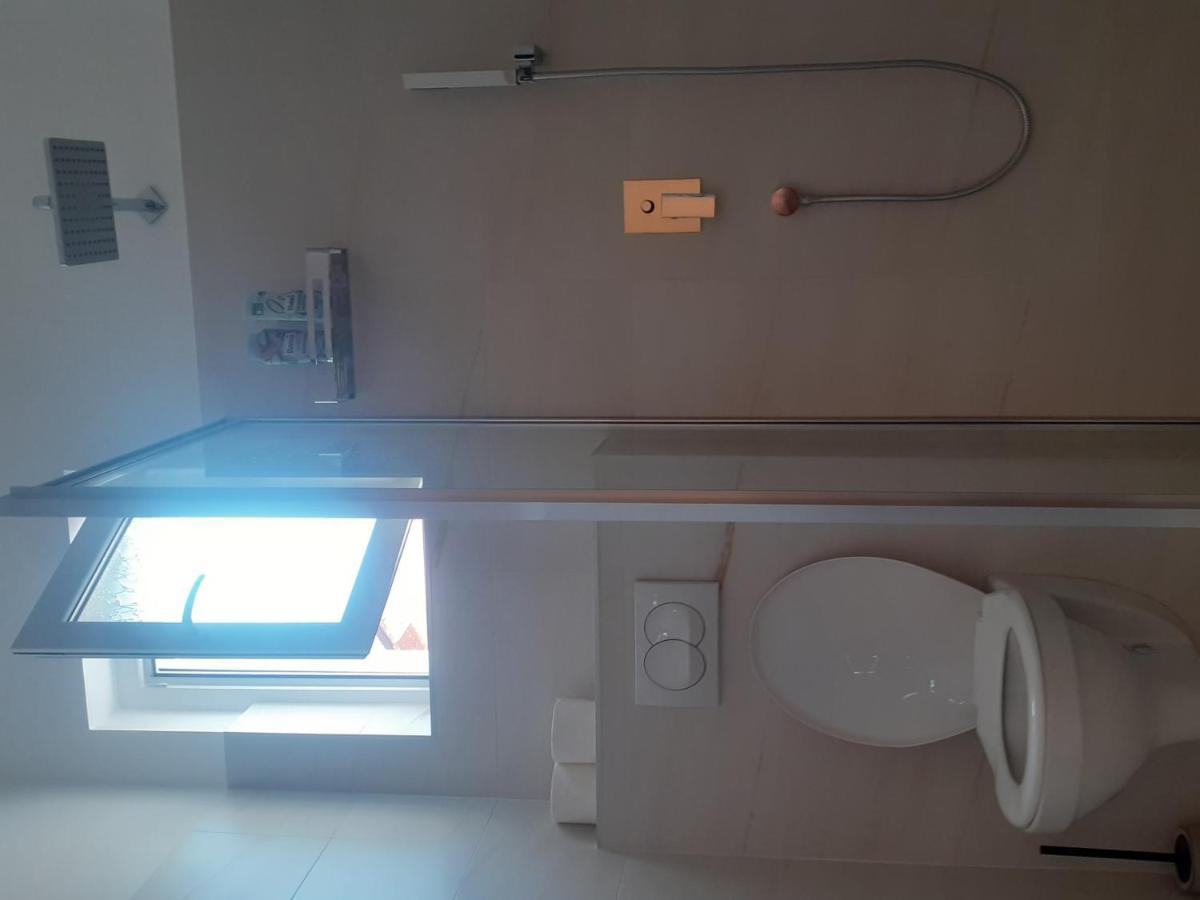 B&B Lakis&Takis Novi Sad Buitenkant foto